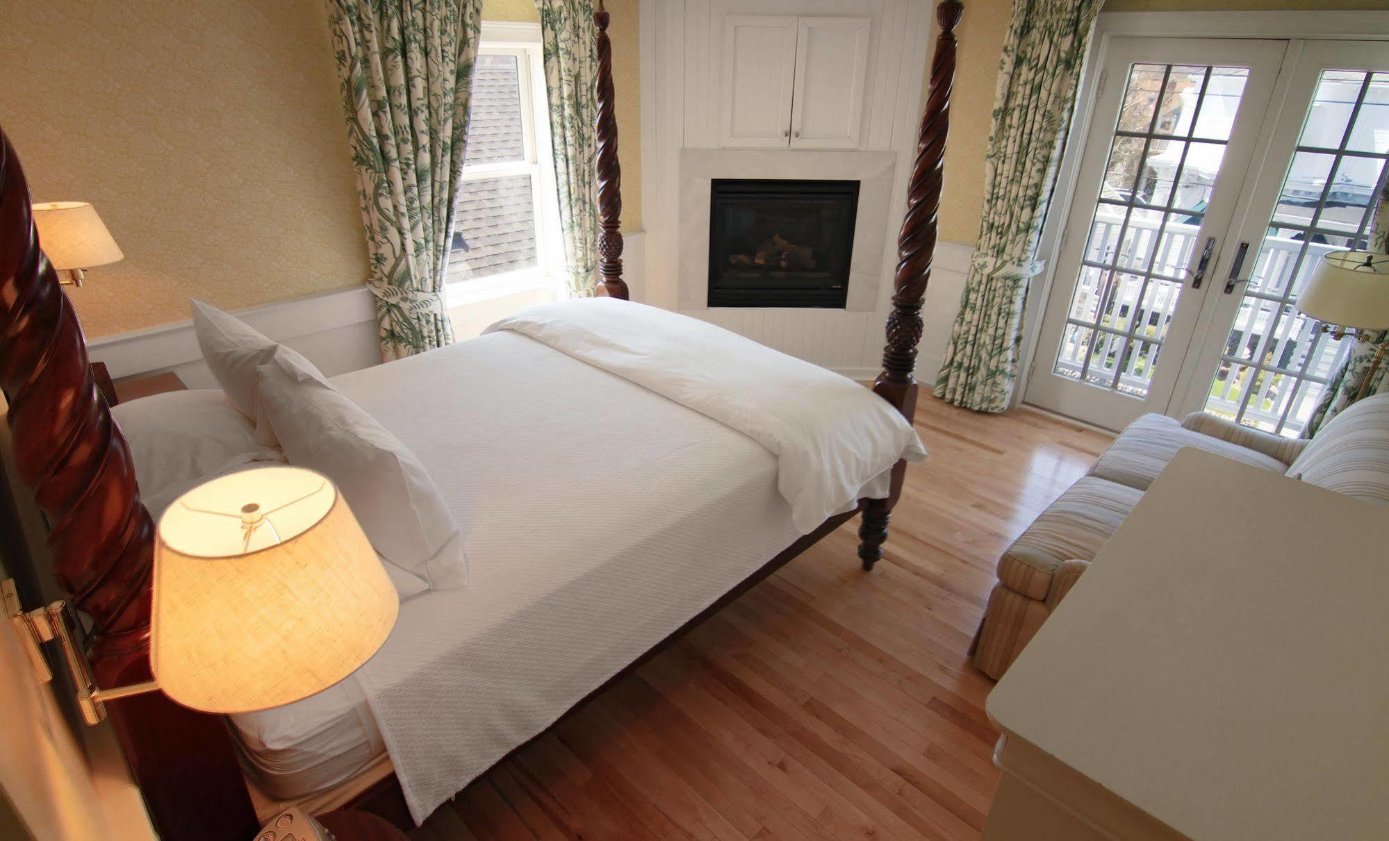 Queen Room,33548722:JPEG
